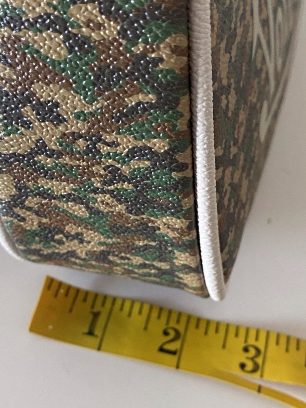 Von Dutch Shoulder Bag Green Khaki Camo Print W/Charms Logo NEW - Picture 13 of 14